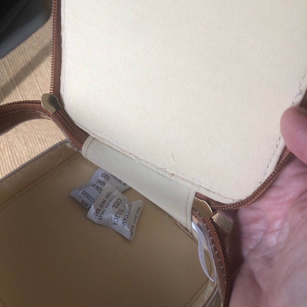 Neimans Marcus tote and cosmetic bag - Picture 6 of 6
